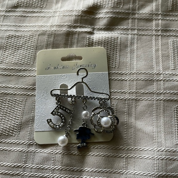 Accessories - NWOT Brooch